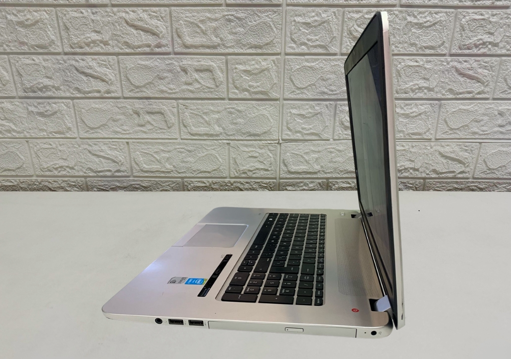 laptop hp envy 17 17.3" i7 4th / 4gb grafica / 8gb ram 240gb ssd laptop hp envy 17 17.3" i7 4th / 4gb grafica / 8gb ram 240gb ssd