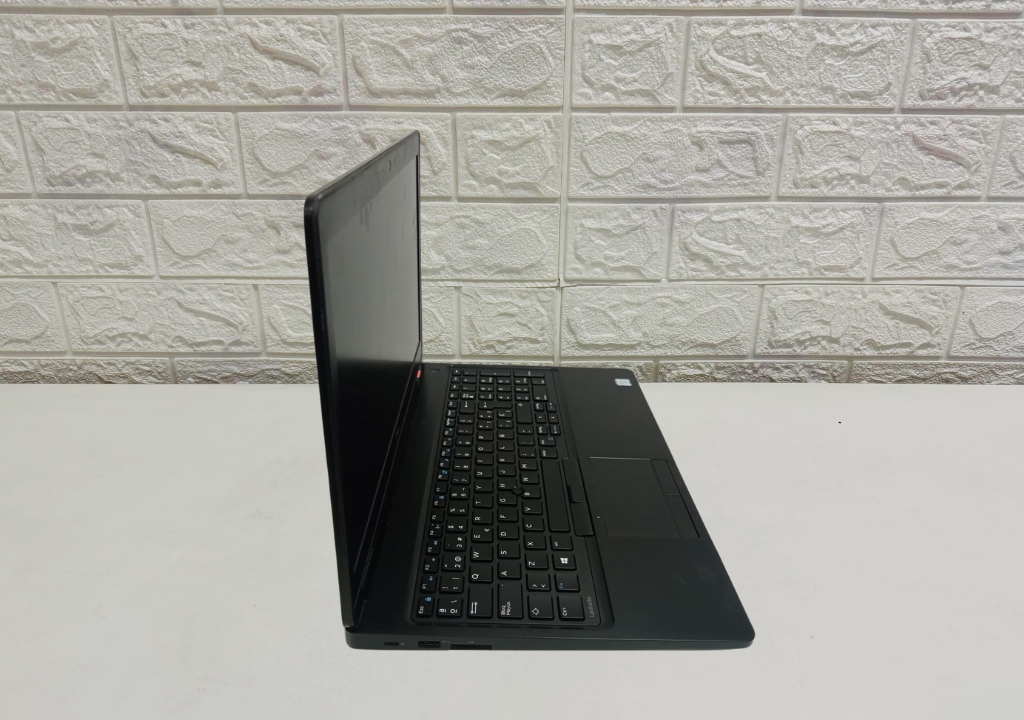 laptop dell latitude 5580 15.6" i7 7th / 8gb ram 240gb ssd laptop dell latitude 5580 15.6" i7 7th / 8gb ram 240gb ssd