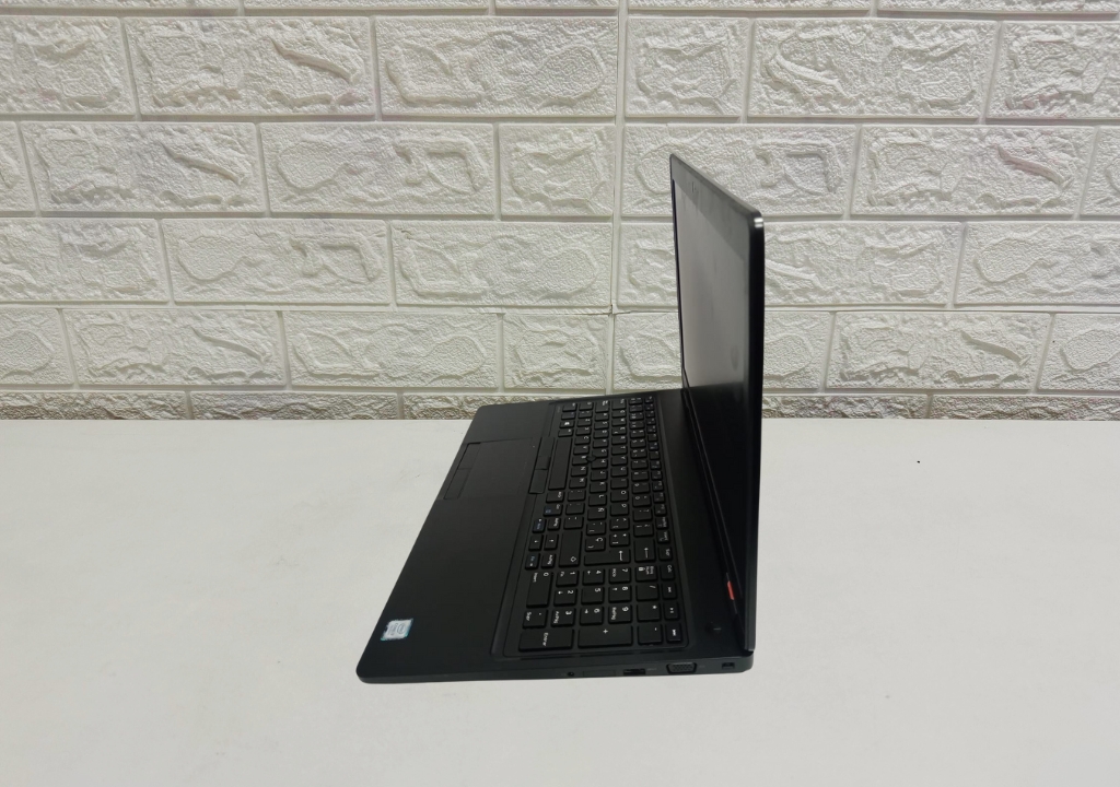 laptop dell latitude 5580 15.6" i7 7th / 8gb ram 240gb ssd laptop dell latitude 5580 15.6" i7 7th / 8gb ram 240gb ssd