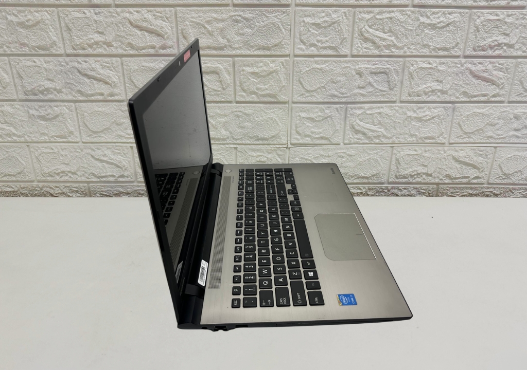 laptop toshiba satellite s55 cs247 15.6" i7 4th / 8gb ram 240gb ssd laptop toshiba satellite s55 cs247 15.6" i7 4th / 8gb ram 240gb ssd